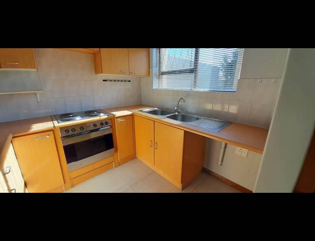 2 BEDROOM TOWNHOUSE RENTED IN LORRAINE